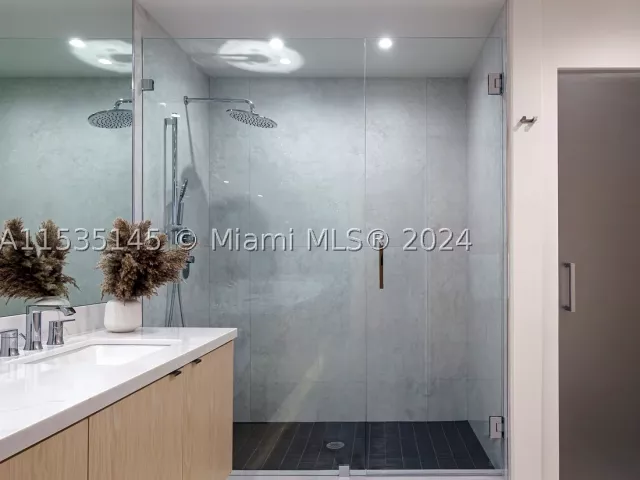 3-bedroom condo for rent in Miami Beach - 19115 Fisher Island Dr 19115 - MondialRealty