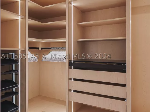 3-bedroom condo for rent in Miami Beach - 19115 Fisher Island Dr 19115 - MondialRealty