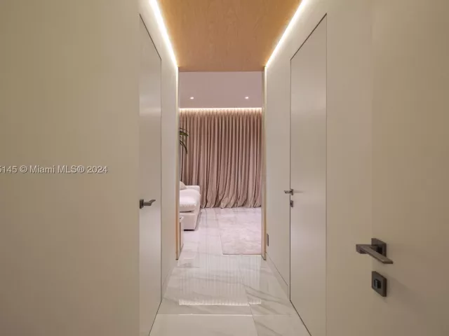 3-bedroom condo for rent in Miami Beach - 19115 Fisher Island Dr 19115 - MondialRealty