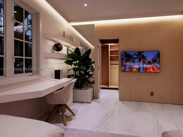 3-bedroom condo for rent in Miami Beach - 19115 Fisher Island Dr 19115 - MondialRealty