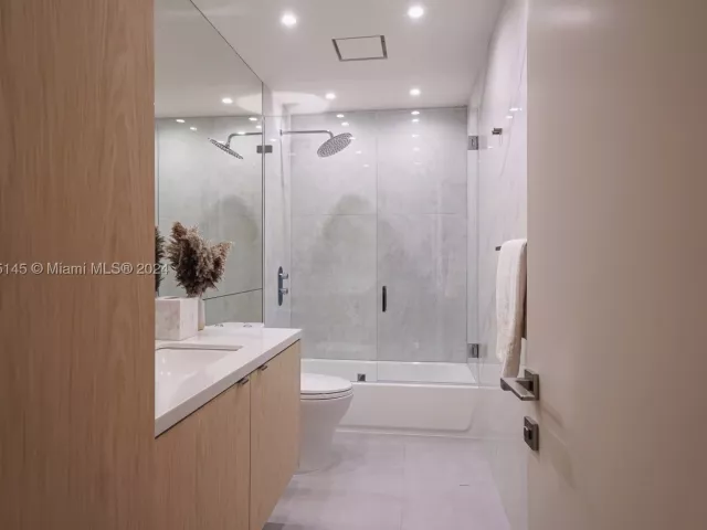 3-bedroom condo for rent in Miami Beach - 19115 Fisher Island Dr 19115 - MondialRealty