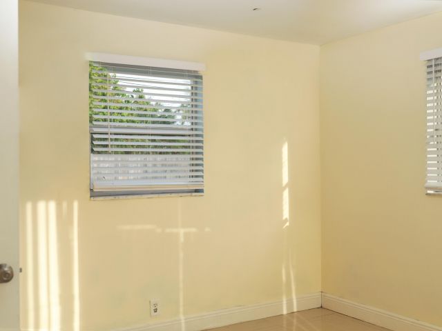 Home for rent at 520 NE 45th Street - photo 5300566