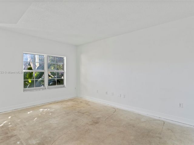 Home for sale at 3001 SW 22nd Ter TH-4 - photo 5035101