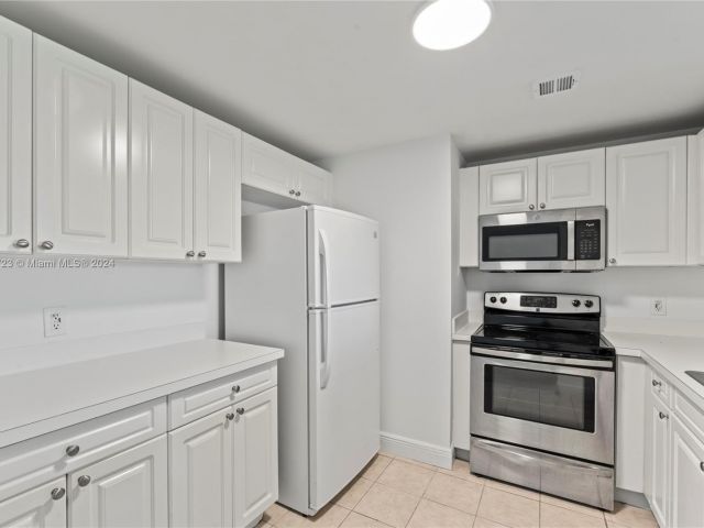 Home for sale at 3001 SW 22nd Ter TH-4 - photo 5035106