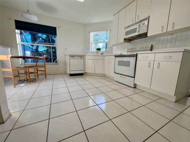 Home for sale at 15652 SW 16th St - photo 5407925