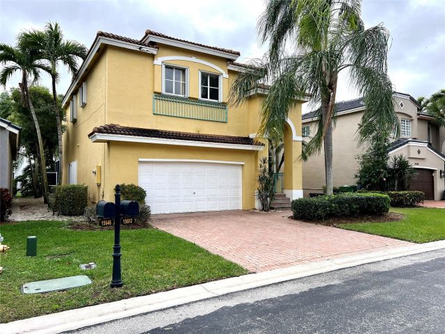 Home for sale at 15652 SW 16th St - photo 5407927