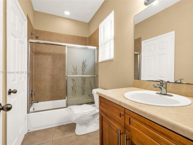 Home for sale at 414 NE 1st Ave 414 - photo 5026459