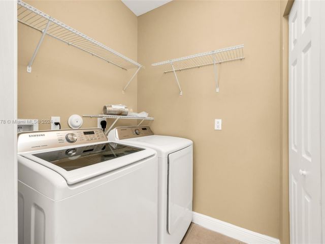 Home for sale at 414 NE 1st Ave 414 - photo 5026463