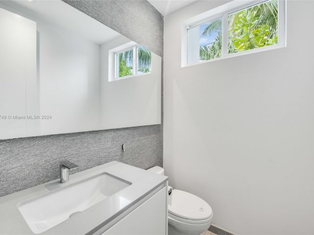 Home for rent at 330 Fernwood Road 1 - photo 5021703