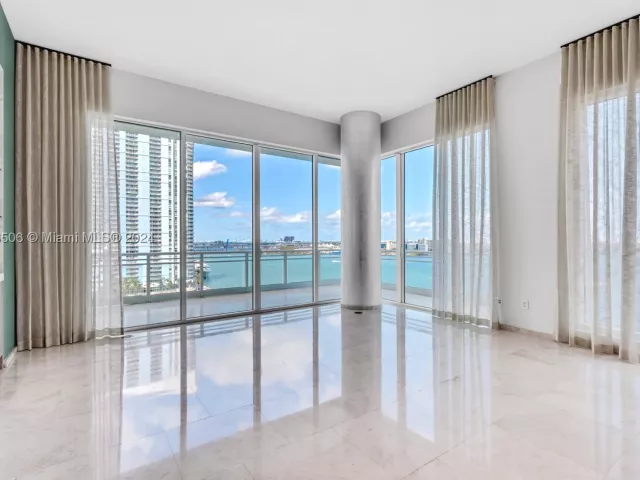 5-bedroom condo for sale in Miami - 900 Brickell Key Blvd 1002 - MondialRealty