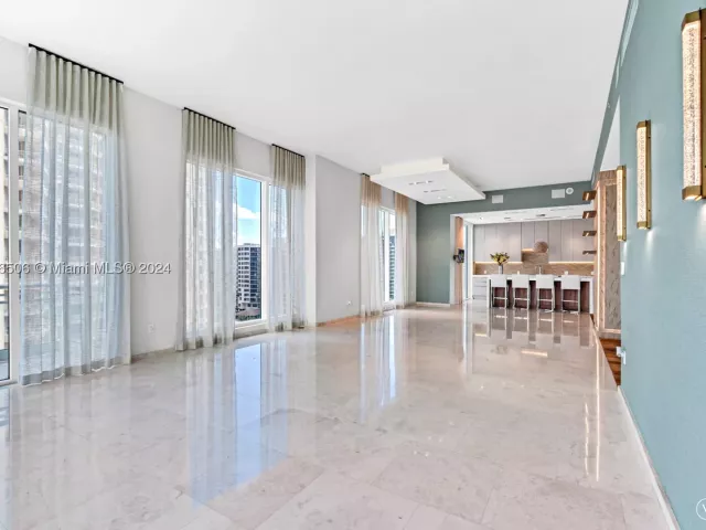 5-bedroom condo for sale in Miami - 900 Brickell Key Blvd 1002 - MondialRealty