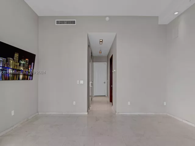 5-bedroom condo for sale in Miami - 900 Brickell Key Blvd 1002 - MondialRealty