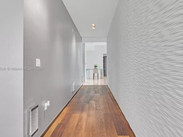 5-bedroom condo for sale in Miami - 900 Brickell Key Blvd 1002 - MondialRealty