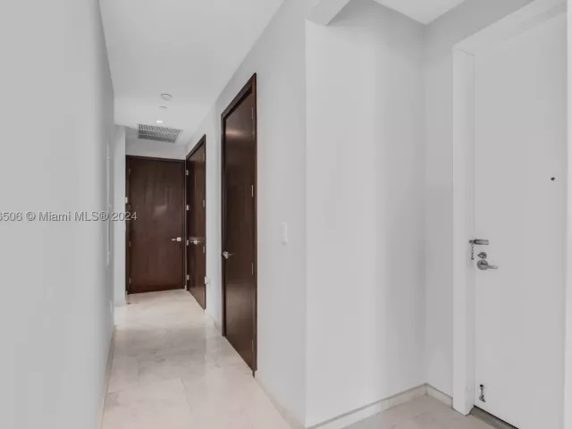 5-bedroom condo for sale in Miami - 900 Brickell Key Blvd 1002 - MondialRealty