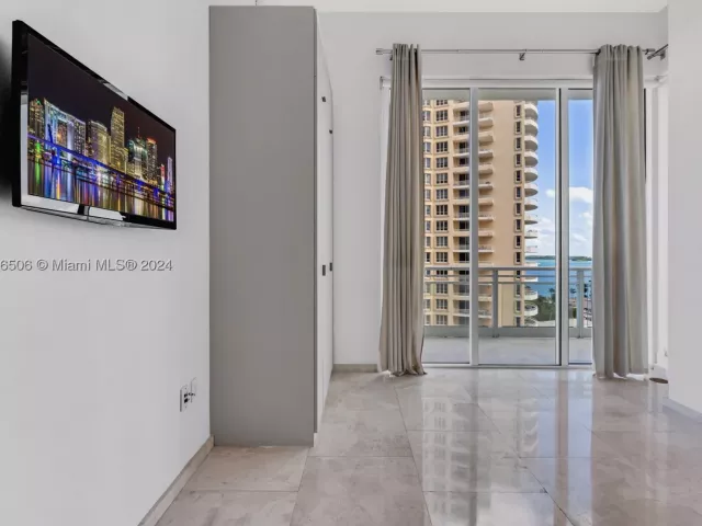 5-bedroom condo for sale in Miami - 900 Brickell Key Blvd 1002 - MondialRealty