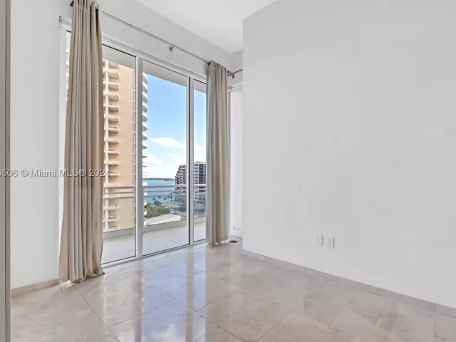 5-bedroom condo for sale in Miami - 900 Brickell Key Blvd 1002 - MondialRealty