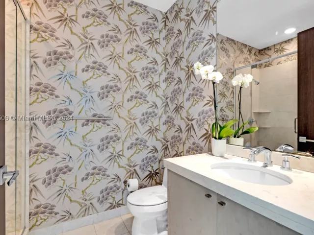5-bedroom condo for sale in Miami - 900 Brickell Key Blvd 1002 - MondialRealty