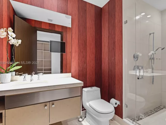 5-bedroom condo for sale in Miami - 900 Brickell Key Blvd 1002 - MondialRealty