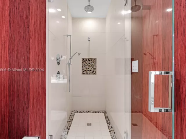 5-bedroom condo for sale in Miami - 900 Brickell Key Blvd 1002 - MondialRealty