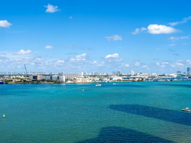 5-bedroom condo for sale in Miami - 900 Brickell Key Blvd 1002 - MondialRealty