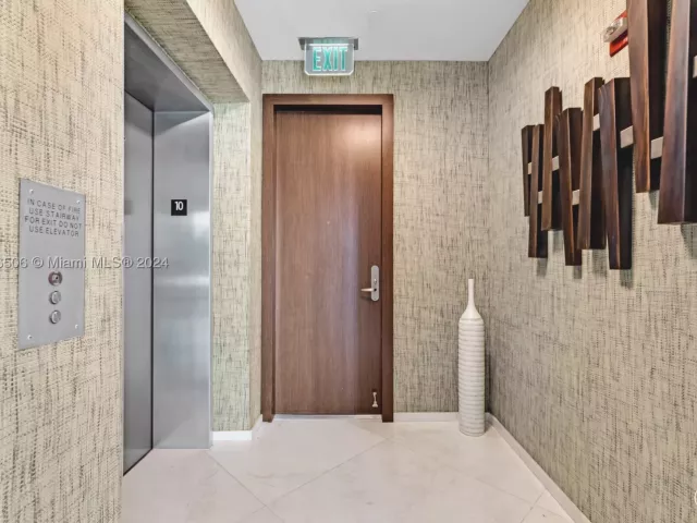 5-bedroom condo for sale in Miami - 900 Brickell Key Blvd 1002 - MondialRealty