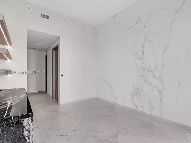 5-bedroom condo for sale in Miami - 900 Brickell Key Blvd 1002 - MondialRealty