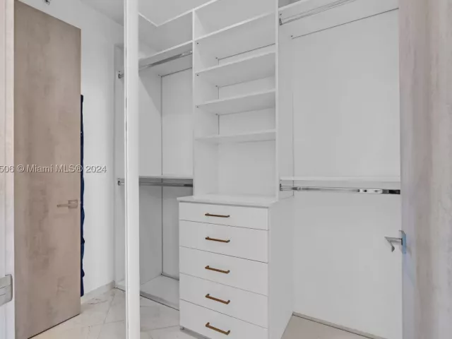 5-bedroom condo for sale in Miami - 900 Brickell Key Blvd 1002 - MondialRealty