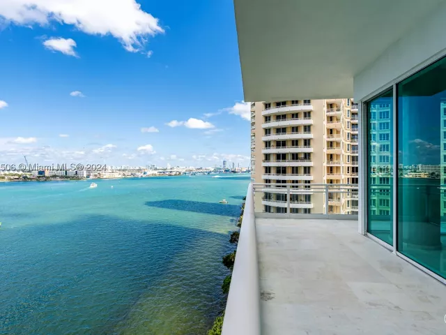 5-bedroom condo for sale in Miami - 900 Brickell Key Blvd 1002 - MondialRealty