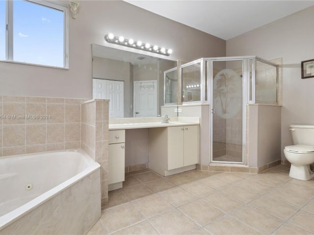 Home for sale at 1430 SE 22nd Ln - photo 5030401