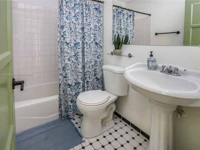 Home for sale at 1447 Hollywood Blvd - photo 5029553