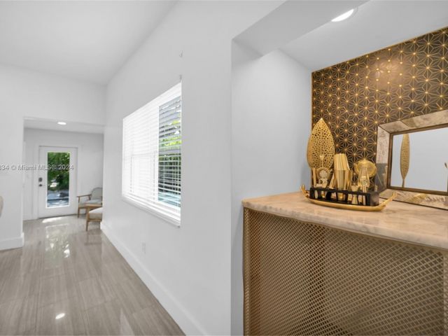 Home for sale at 1800 SW 5th Ave - photo 5055162