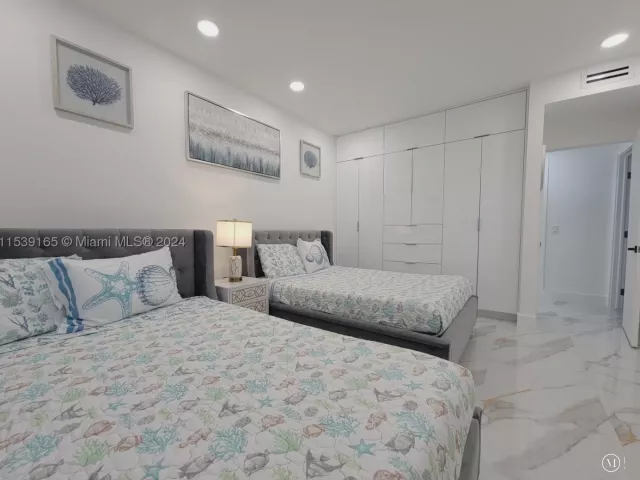 2-bedroom condo for rent in Hollywood - 3505 S Ocean Dr 1509 - MondialRealty