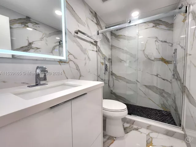 2-bedroom condo for rent in Hollywood - 3505 S Ocean Dr 1509 - MondialRealty