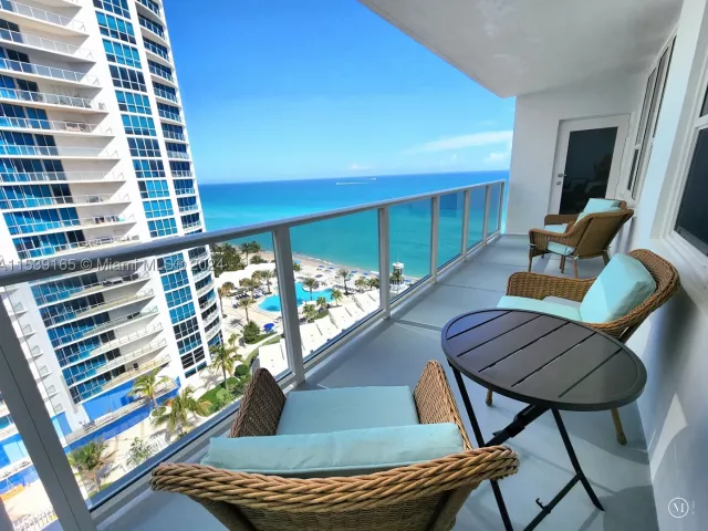 2-bedroom condo for rent in Hollywood - 3505 S Ocean Dr 1509 - MondialRealty