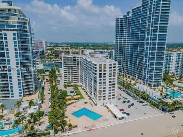 2-bedroom condo for rent in Hollywood - 3505 S Ocean Dr 1509 - MondialRealty
