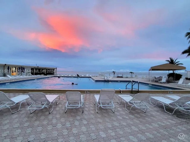 2-bedroom condo for rent in Hollywood - 3505 S Ocean Dr 1509 - MondialRealty