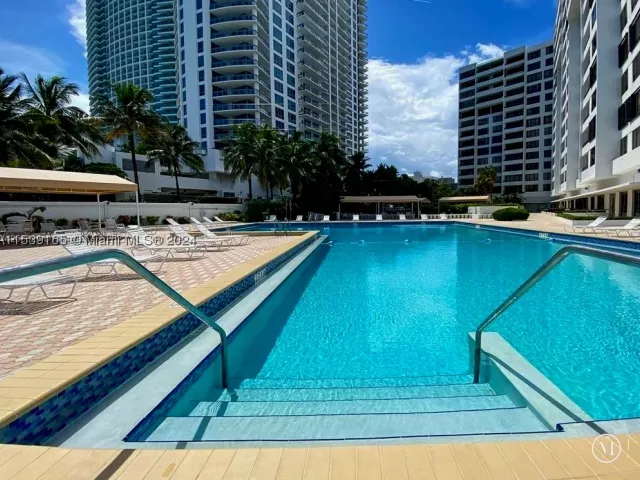 2-bedroom condo for rent in Hollywood - 3505 S Ocean Dr 1509 - MondialRealty