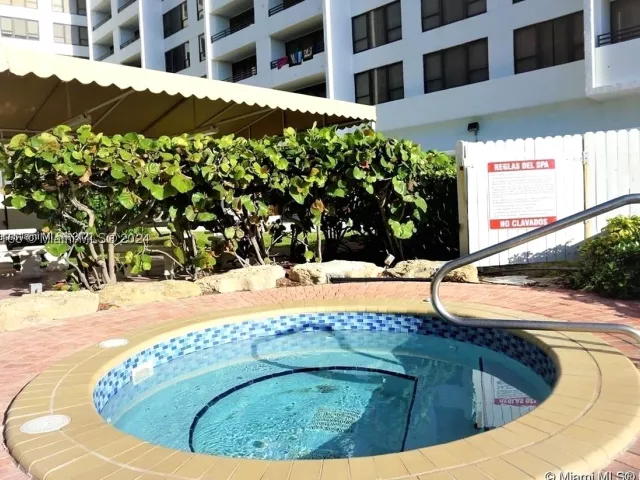 2-bedroom condo for rent in Hollywood - 3505 S Ocean Dr 1509 - MondialRealty