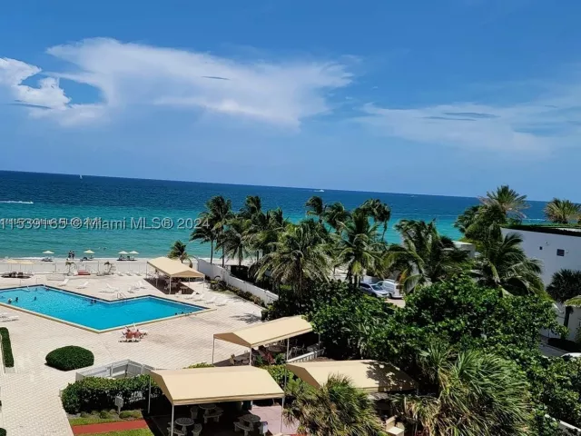 2-bedroom condo for rent in Hollywood - 3505 S Ocean Dr 1509 - MondialRealty