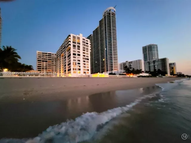 2-bedroom condo for rent in Hollywood - 3505 S Ocean Dr 1509 - MondialRealty