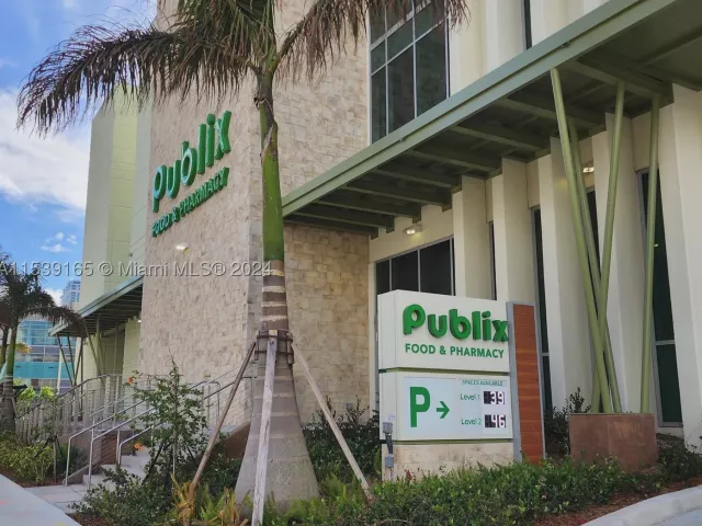 2-bedroom condo for rent in Hollywood - 3505 S Ocean Dr 1509 - MondialRealty