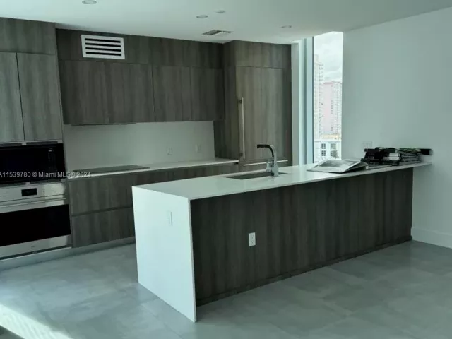 Apartment for rent  Unit #701 - photo 5053214