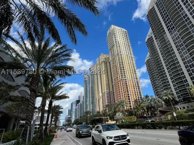 3-bedroom condo for rent in Sunny Isles Beach - 17550 Collins Avenue 701 - MondialRealty