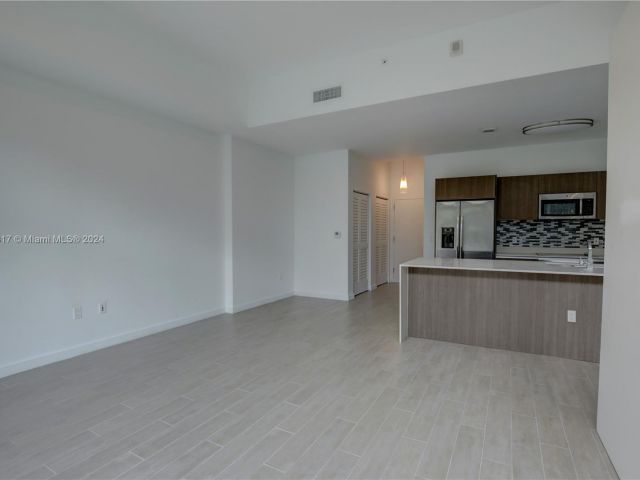 Home for rent at 1600 SW 1st Ave TH-09 - photo 5051985