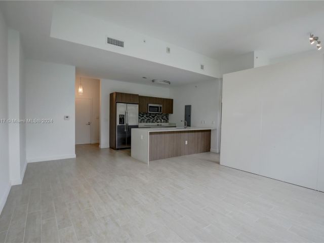 Home for rent at 1600 SW 1st Ave TH-09 - photo 5051986