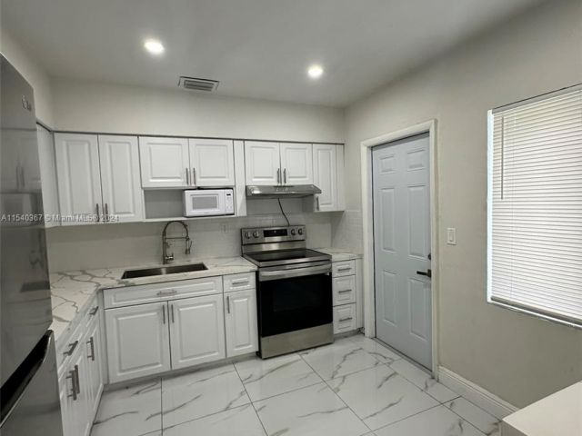 Home for rent at 6900 NW 28th Ave 0 - photo 5055309