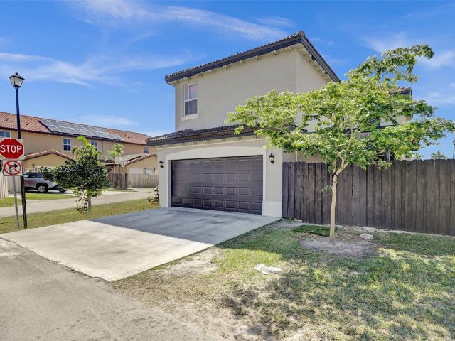 Home for rent at 11609 SW 247th St 11609 - photo 5056285