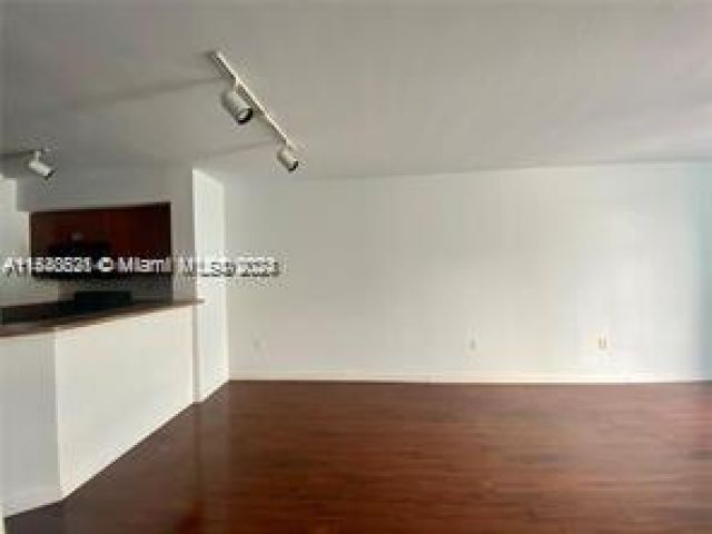 Apartment for sale  Unit #1023 - photo 5057853