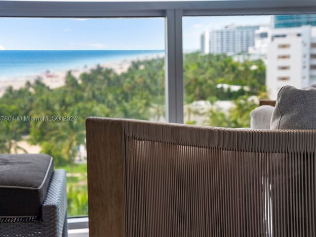 1-bedroom condo for rent in Miami Beach - 2201 Collins Ave 814 - MondialRealty