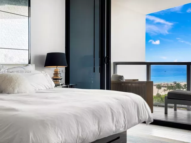 1-bedroom condo for rent in Miami Beach - 2201 Collins Ave 814 - MondialRealty